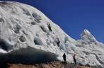 Curso de escalada em gelo no glaciar Viedma, no Parque Nacional Los Glaciares, região de El Chaltén, no sul da Argentina